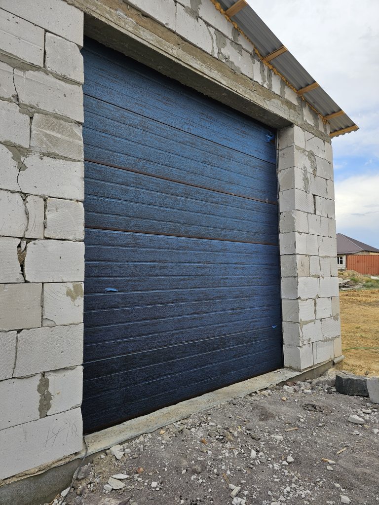 Установка секционных ворот дорхан в частном доме в Караганде